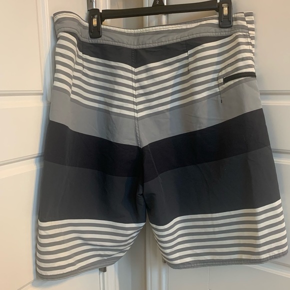 PATAGONIA Men's Wavefarer Board Shorts 19”, Fitz Stripe: Black, Size 36 - Picture 5 of 7